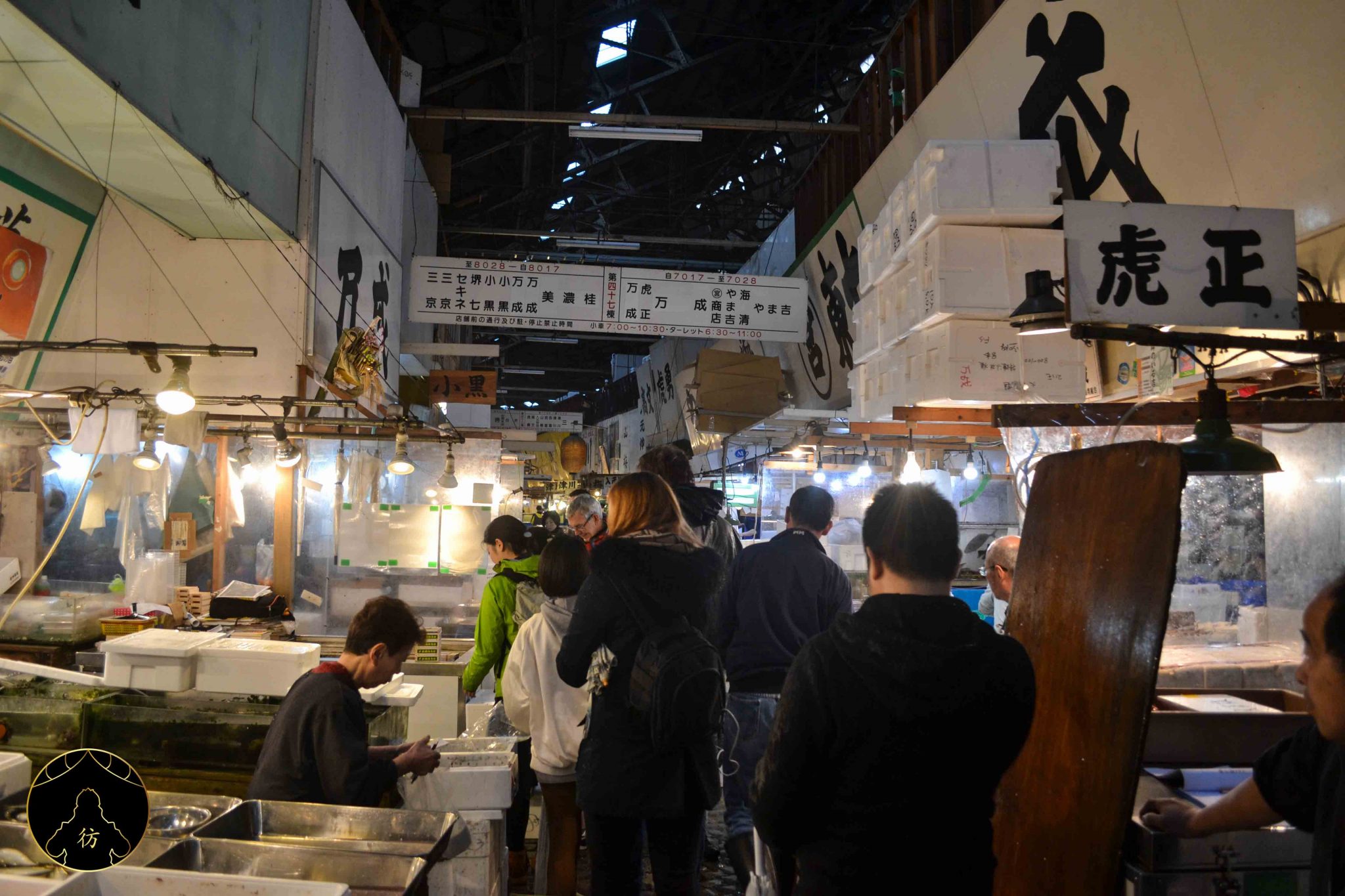 marche-tsukiji-tokyo-japon-comptoir