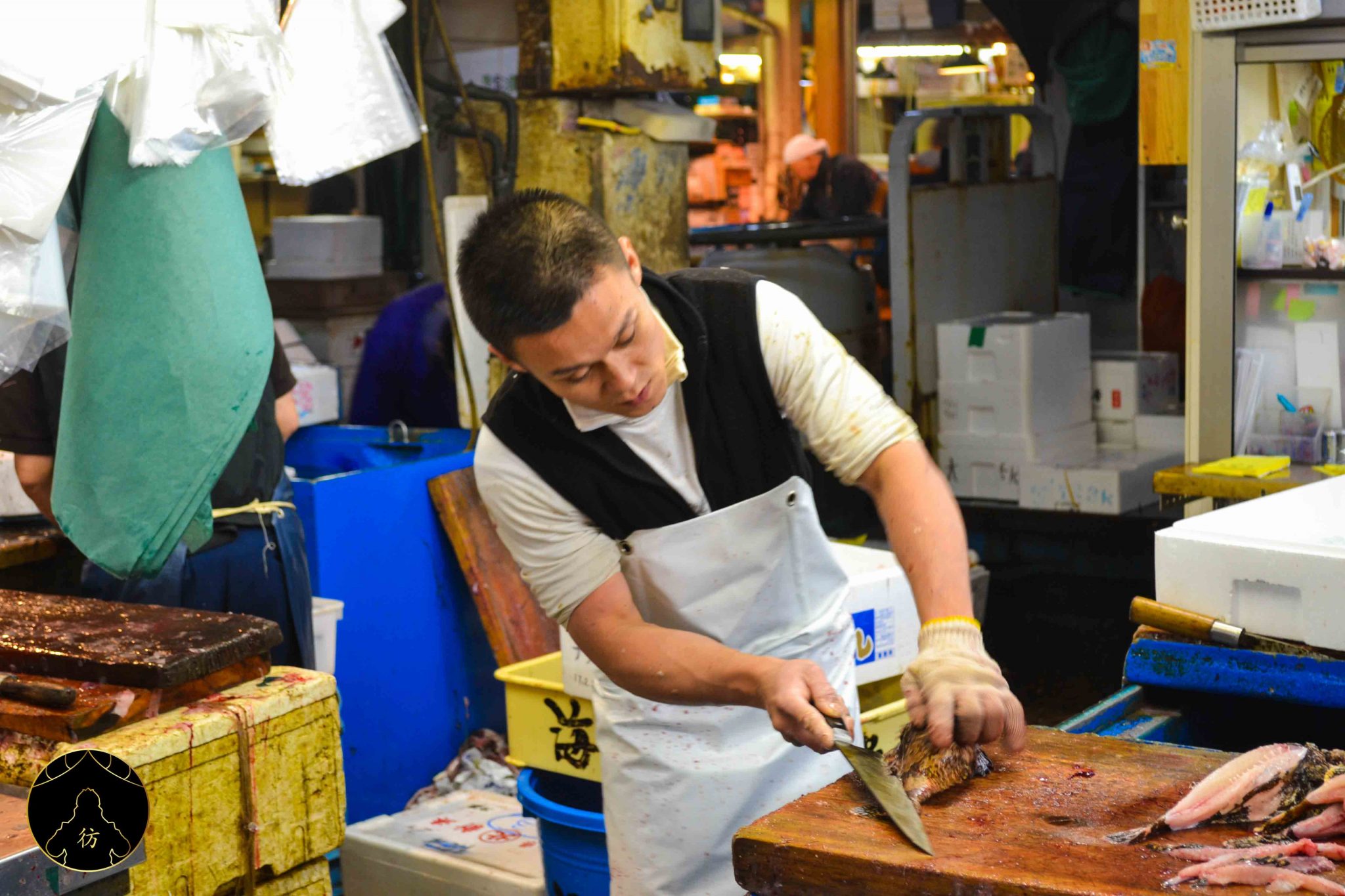 marche-tsukiji-tokyo-japon-marchand-couteau