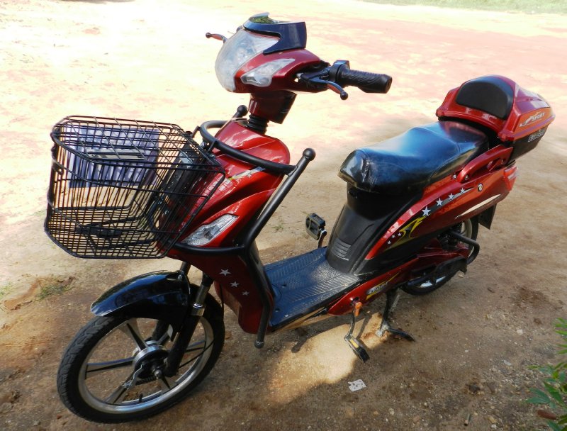 Moto électrique Bagan Birmanie Myanmar