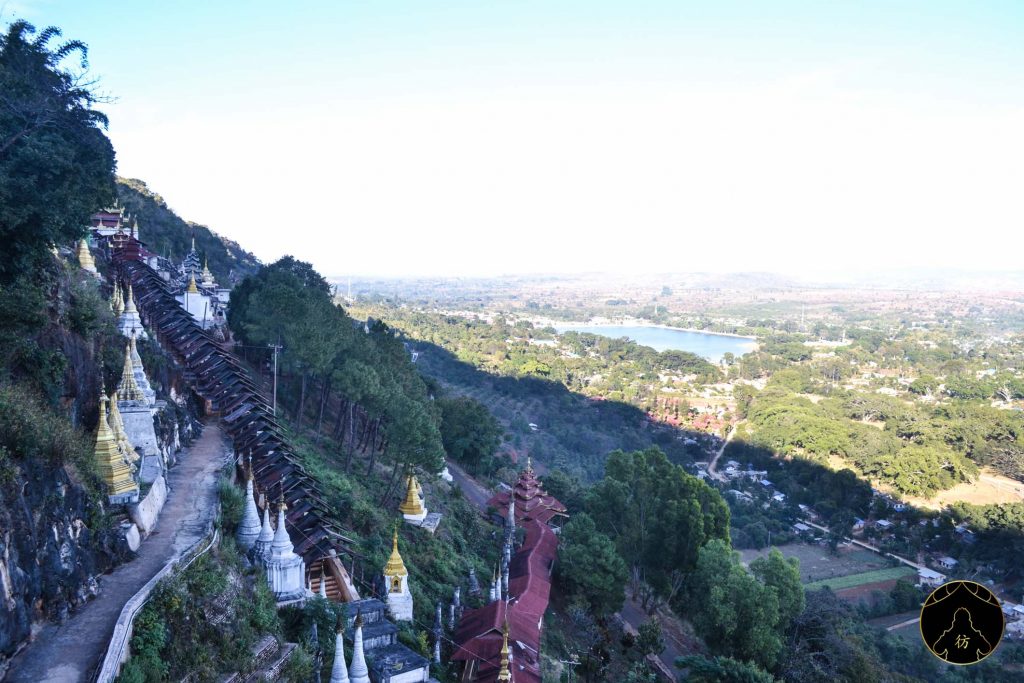 Pindaya Birmanie Grottes aux 8000 Bouddha 11 Caves Statues Or Lac