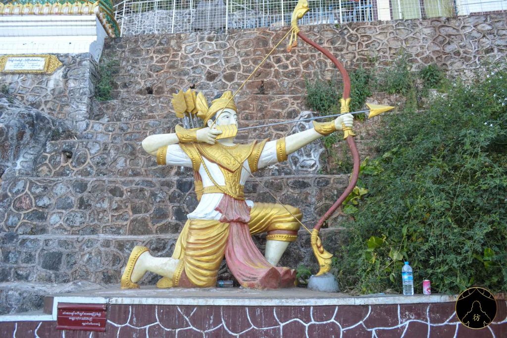 Pindaya Birmanie Grottes aux 8000 Bouddha 2 Archer