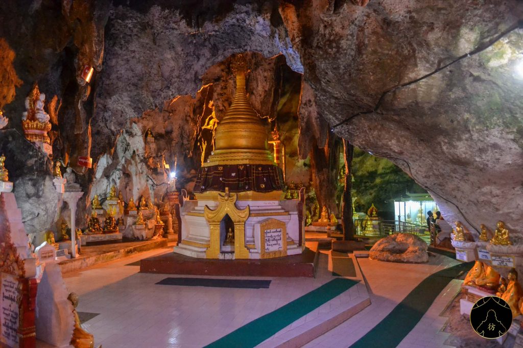 Pindaya Birmanie Grottes aux 8000 Bouddha 7 Caves Statues Or Moine