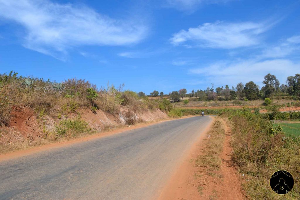 Pindaya Birmanie Route Campagne Moto 1