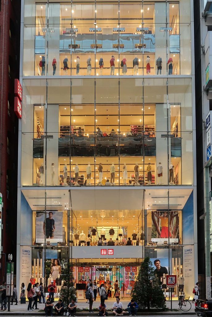 UNIQLO flagship shop UNIQLO TOKYO has opened up in the classy town of  Ginza