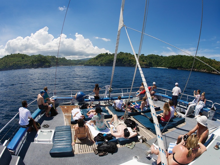 Nusa Lembongan – Luxury Catamaran Day Cruise