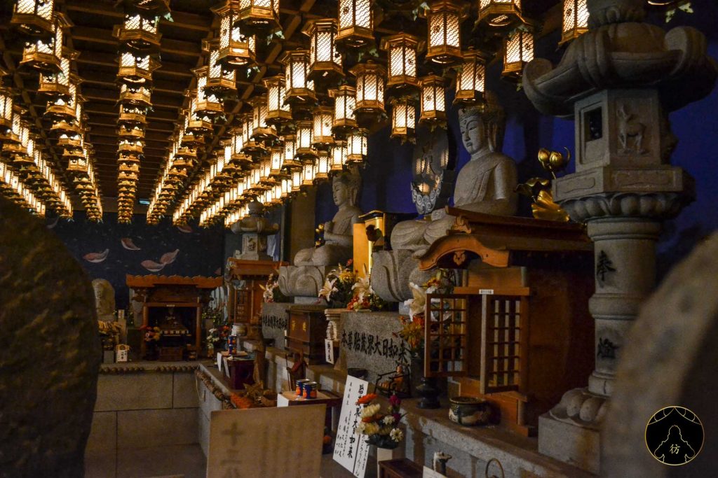 Miyajima Japon - Le sanctuaire Daishoin 18 grottes Henjokutsu