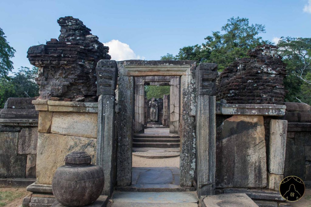 Polonnaruwa Sri Lanka - Dalada Maluwa (The Sacred Quadrangle) Hatadage