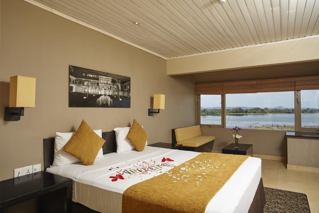 Polonnaruwa Sri Lanka - The Lake Hotel 2