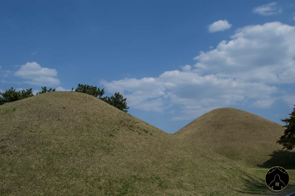 Gyeongju Corée Du Sud - Les tombes royales du parc Daereungwon 2