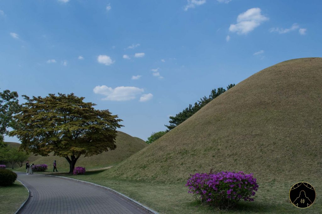 Gyeongju Corée Du Sud - Les tombes royales du parc Daereungwon 2