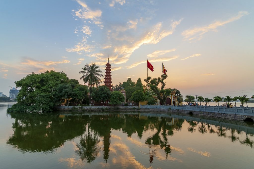 Where to stay in Hanoi - Tay Ho Tran Quoc Pagoda