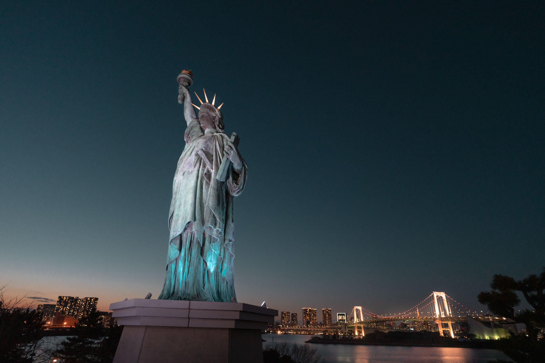 Things To Do In Odaiba Tokyo - Don't Miss The Statue of Liberty And The Rainbow Bridge
