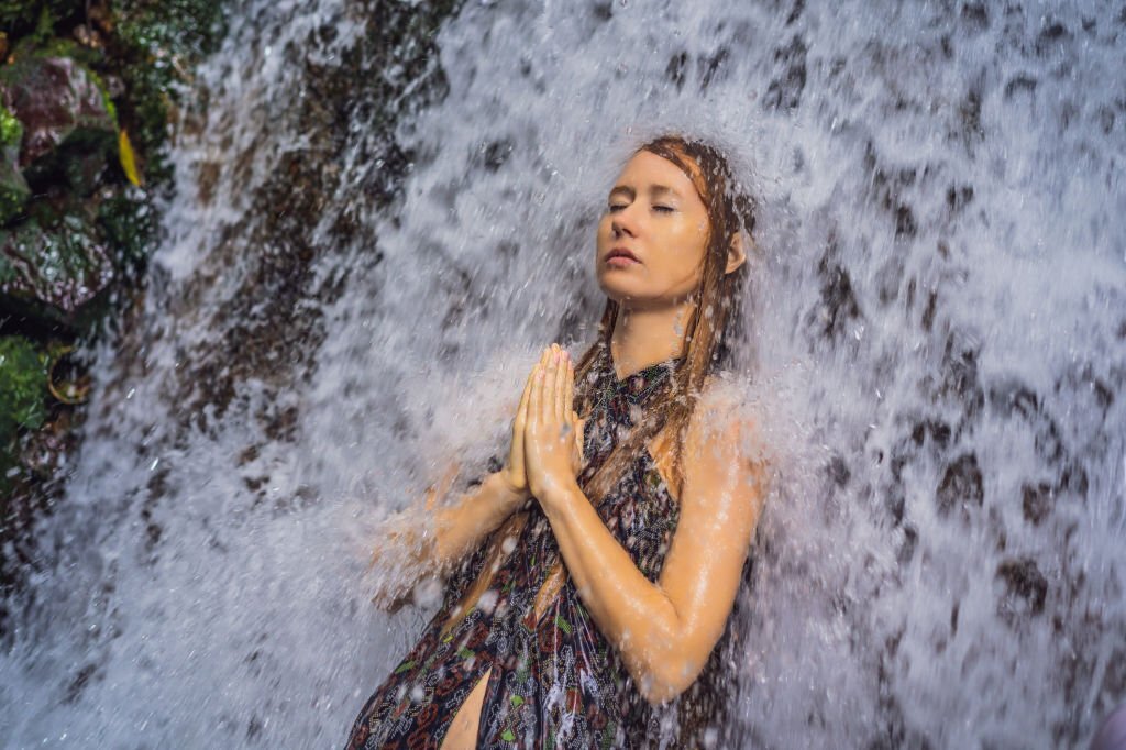 Rituel Purification Eau Bali melukat