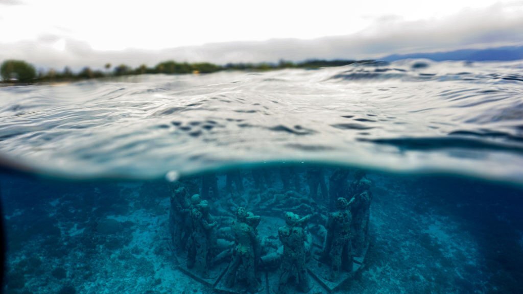Ile Gili Meno Statues Nest