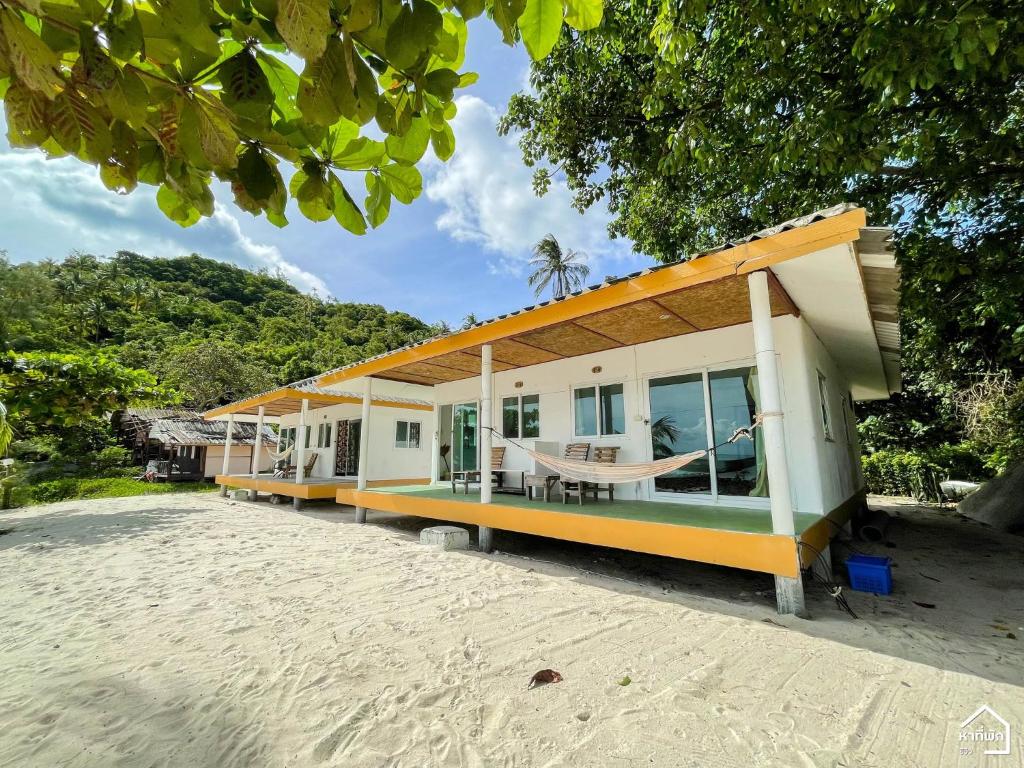 Bottle Beach Bungalows